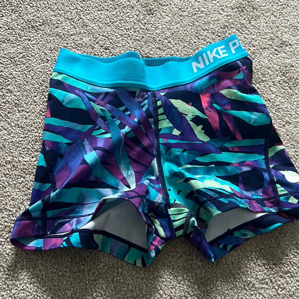 Tropical Nike pros